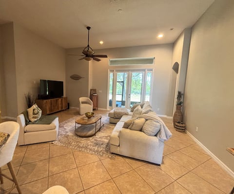 Cozy home near Disney with a king size bed
