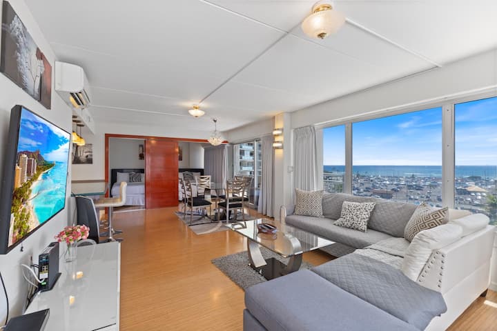 Ilikai Ocean & Harbor View 2 Bedroom 2 Bath Condo - Honolulu, HI