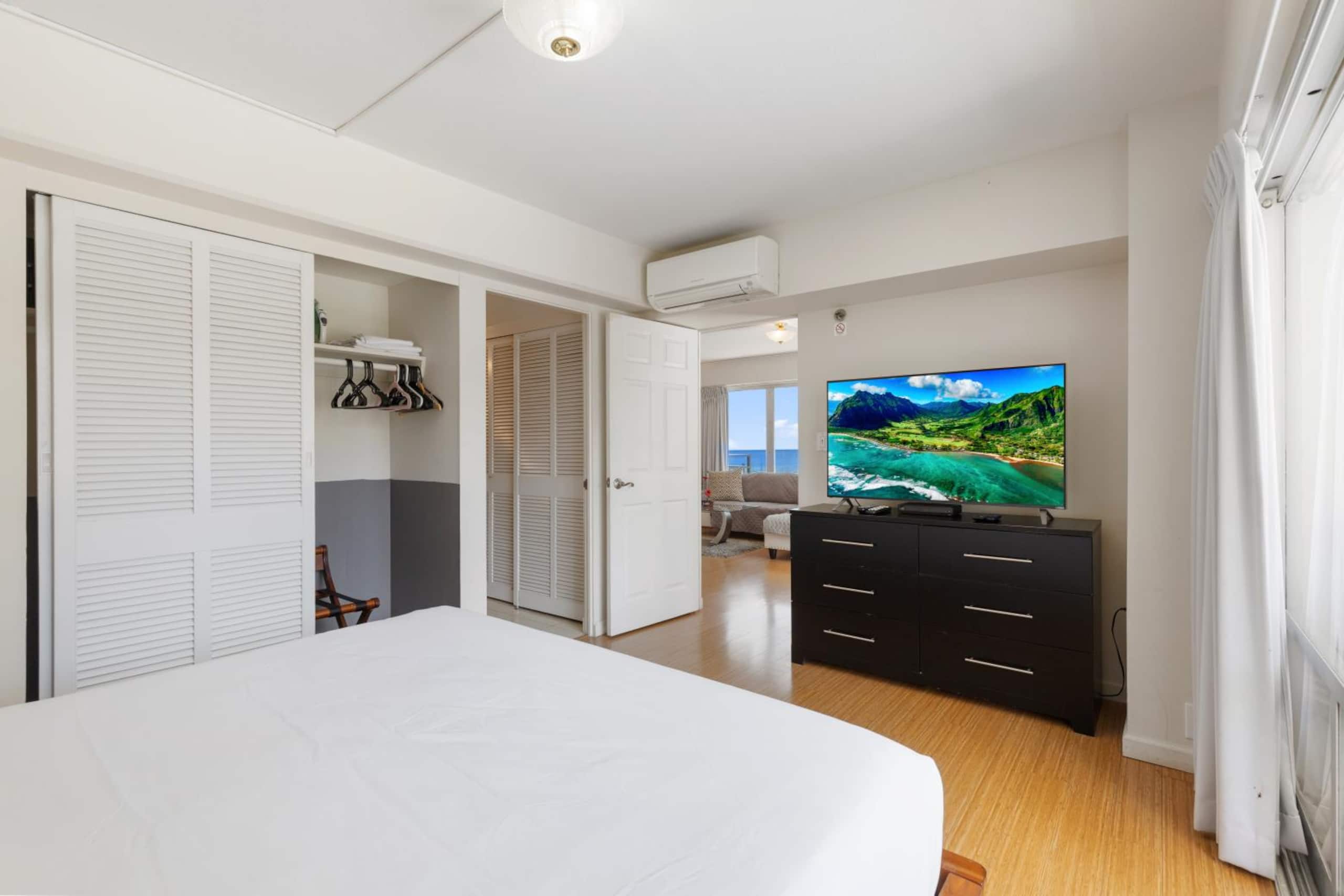 Ilikai Ocean & Harbor View 2 Bedroom 2 Bath Condo - Image 25