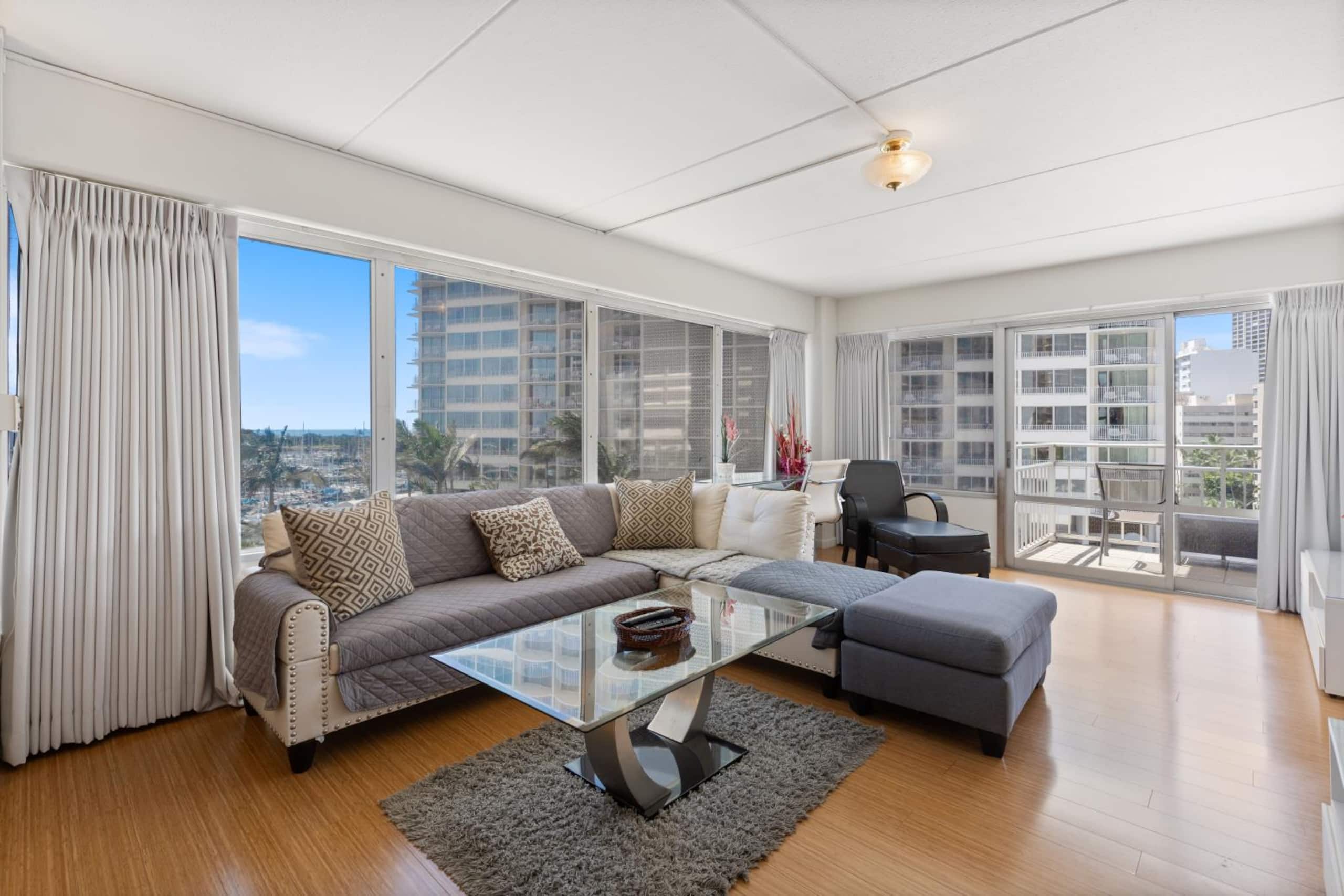 Ilikai Ocean & Harbor View 2 Bedroom 2 Bath Condo - Image 7