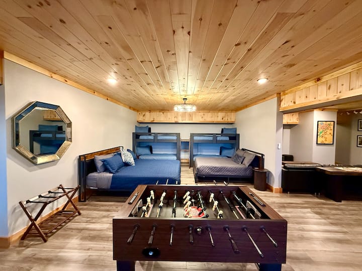 1 King bed, 4 Twin XL beds, 1 Double bed