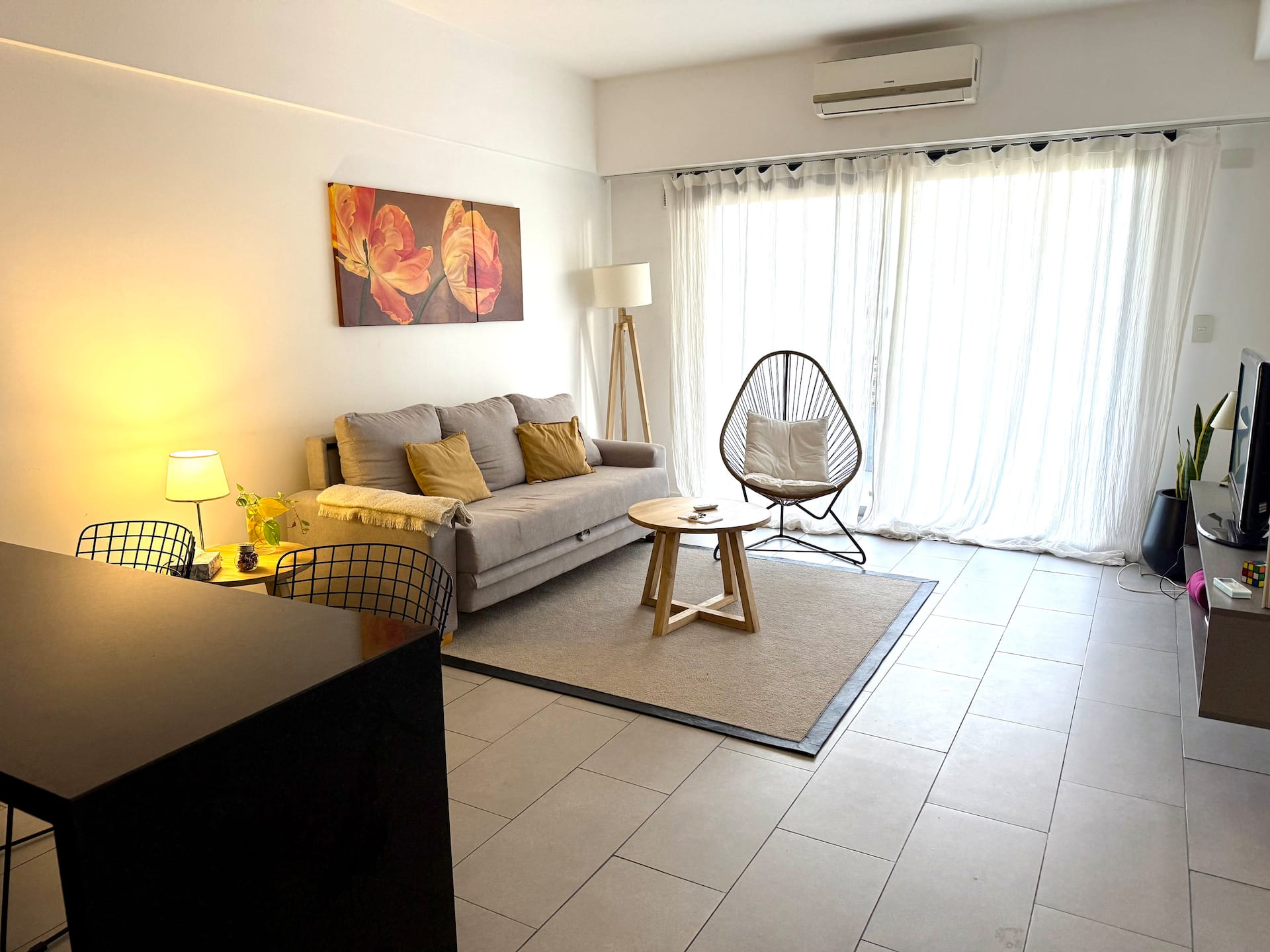 Cozy, comfortable and bright. With a balcony. Impeccable