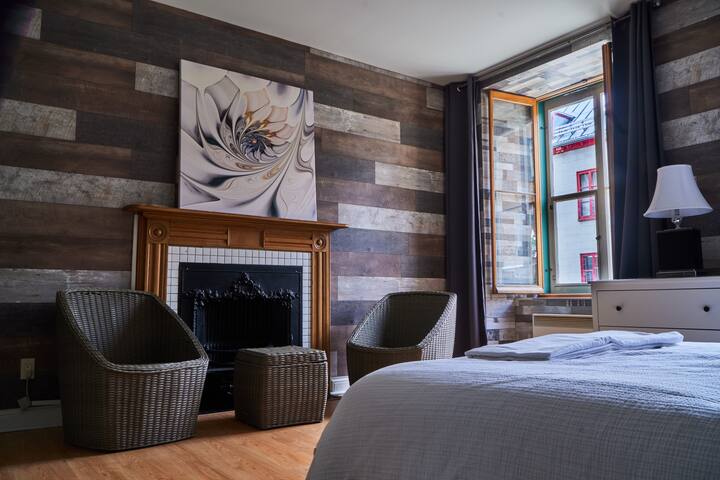 0LD Québec/Climatiseur/free parking/Spacious condo gallery image 2