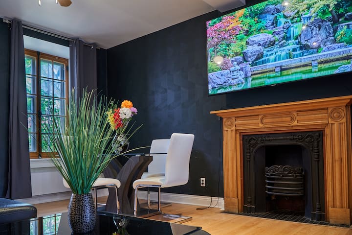 0LD Québec/Climatiseur/free parking/Spacious condo