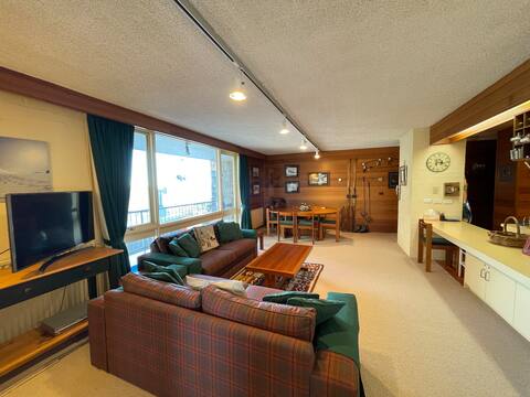 Top performing Airbnb: Ski-in/out Prime Residence Discount lift & rental in Mount Buller