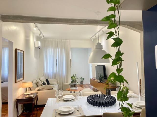 Novo! Apê perfeito a uma quadra da praia! Amei