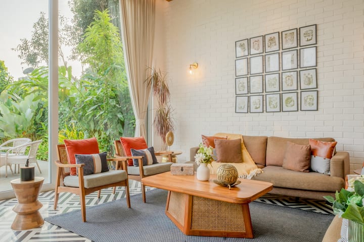 Living room image 6