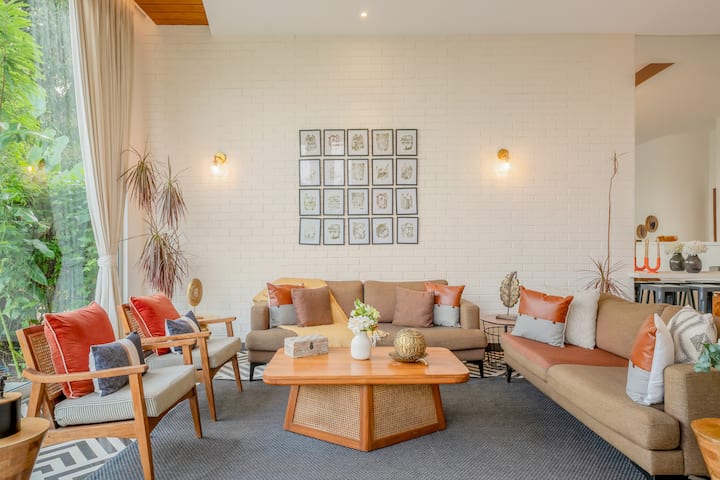 Living room image 4