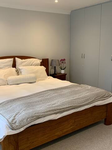 Spacious Cape Escape gallery image 5