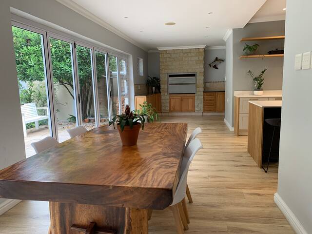 Spacious Cape Escape gallery image 3