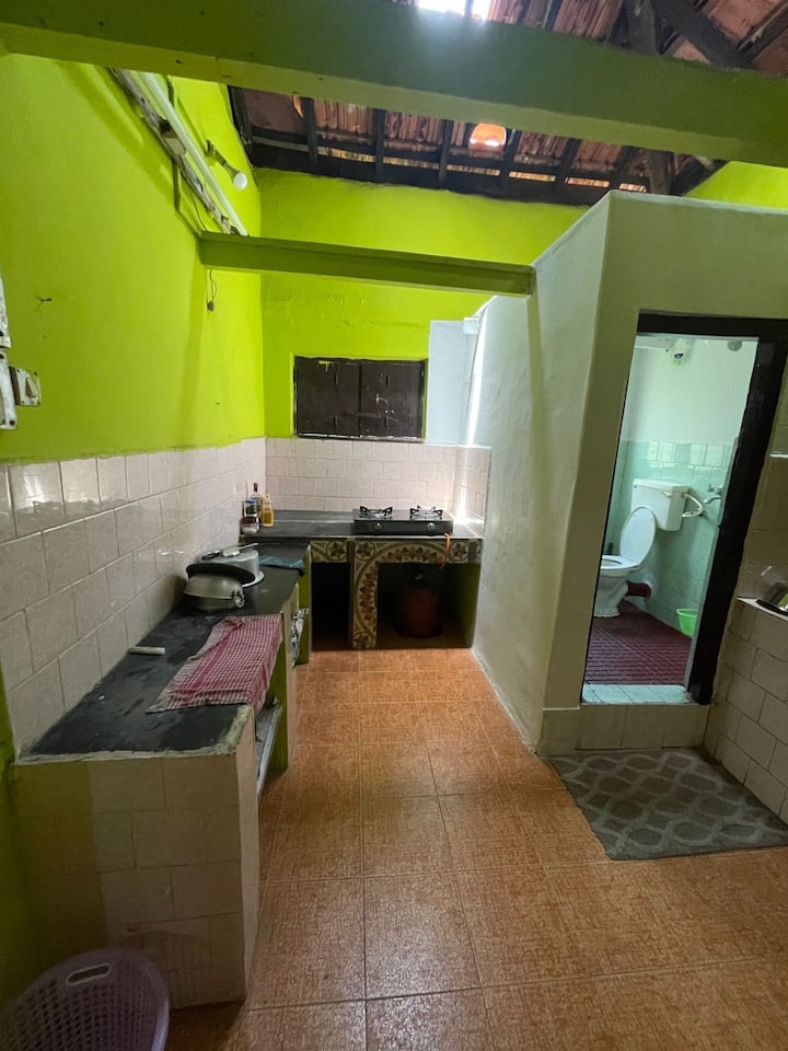 Full kitchen image 1