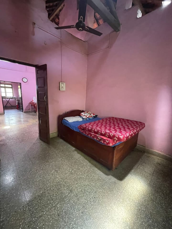 Bedroom 2 image 1