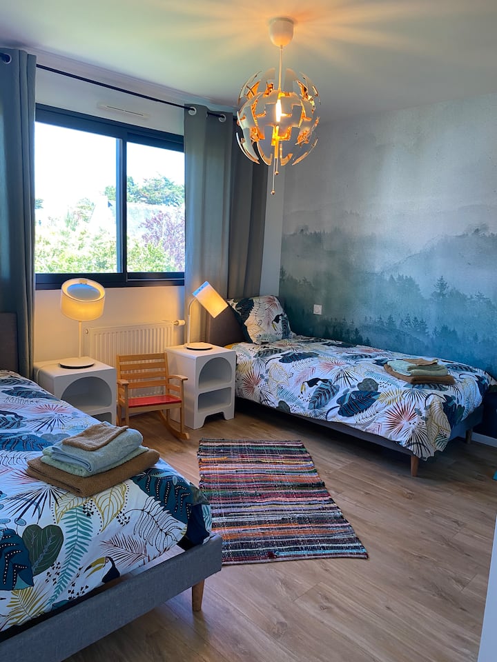 Спалня 2 
Две легла 90 см, но възможност за 
Съберете две единични легла, за да получите едно голямо двойно легло с размер 180 см