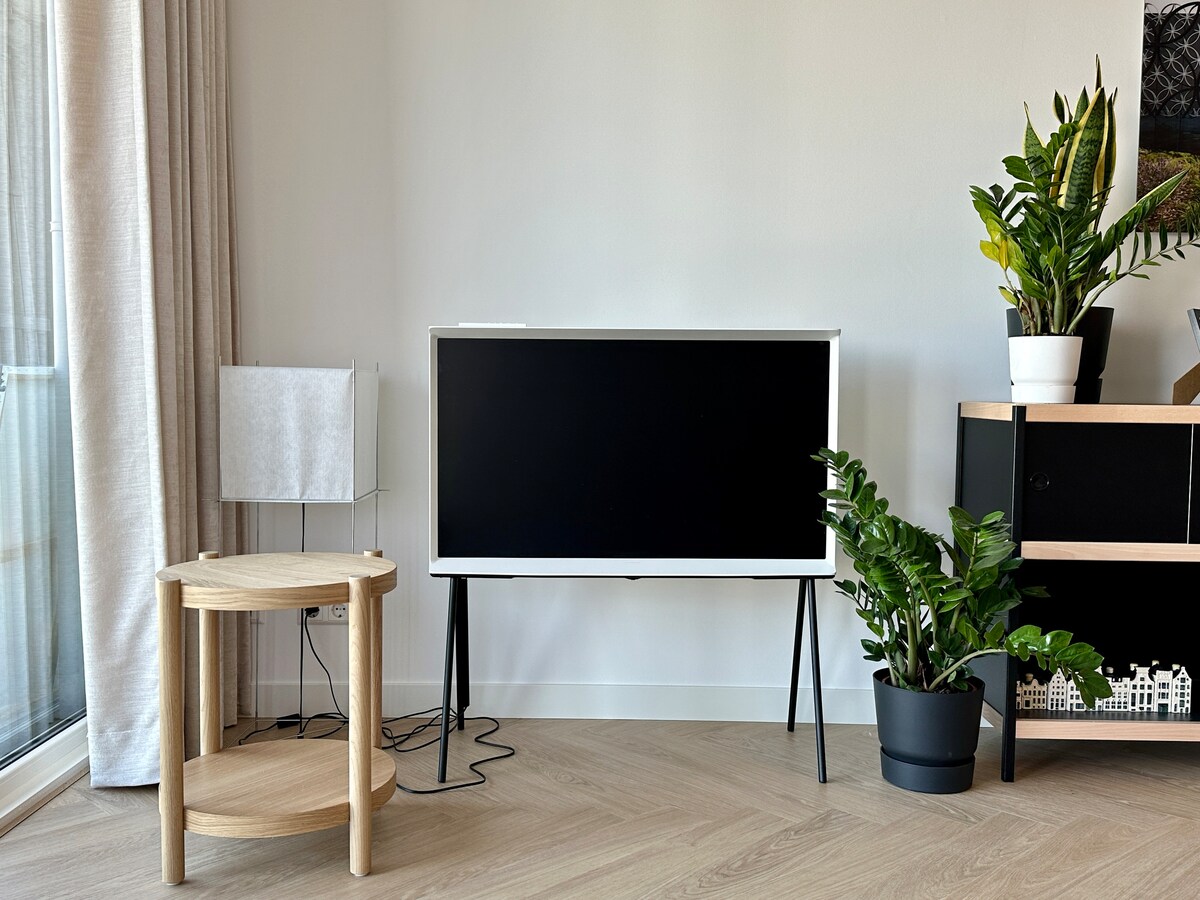 Top Airbnb: Modern Comfort in Central Rotterdam – Great Views! in Rotterdam Centrum