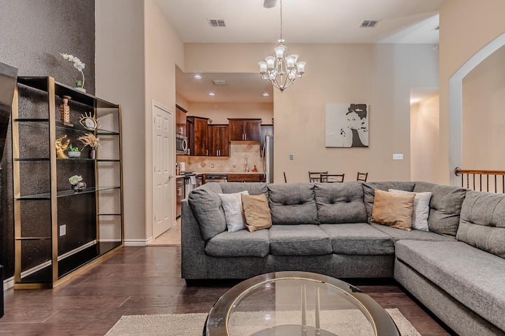The Castle! By The Lake With Pool! - Lewisville, TX
