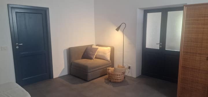 სავარძლის საწოლი გარდაიქმნება საწოლად 80 × 200 სმ