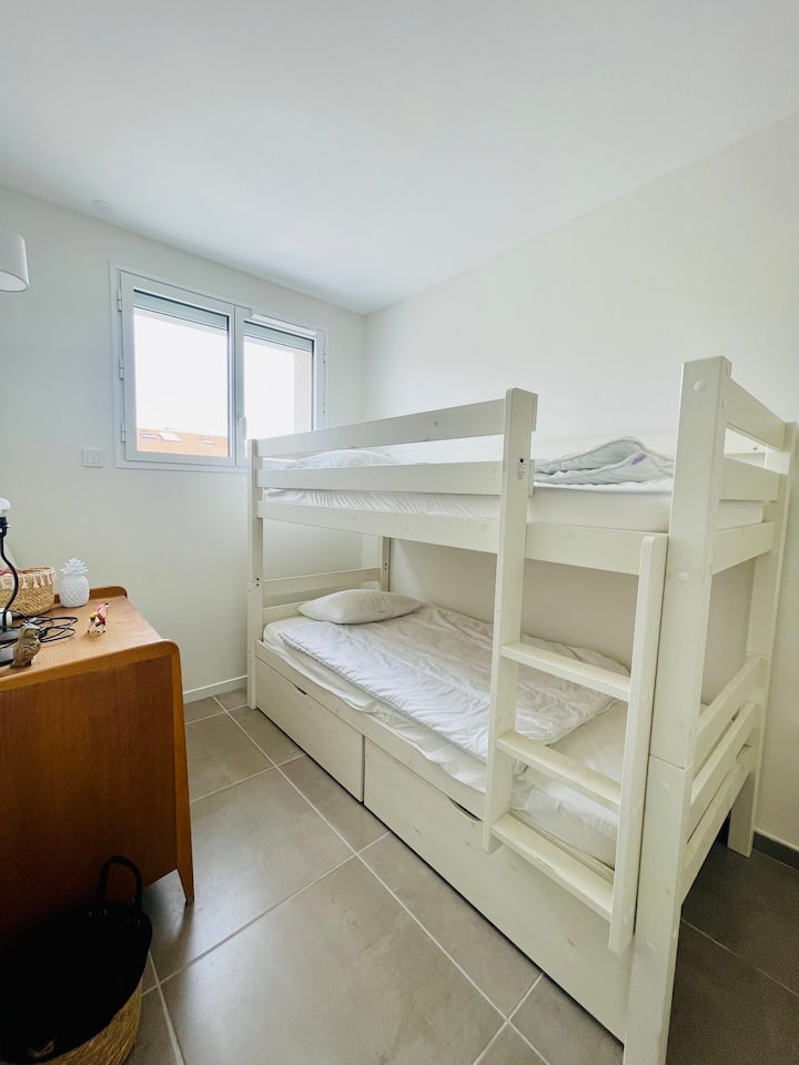 Stapelbedden op de eerste verdieping 