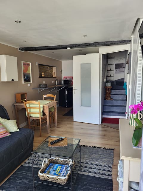 Successful Airbnb property: T2 accommodation with independent entrance in a local home in Quimper