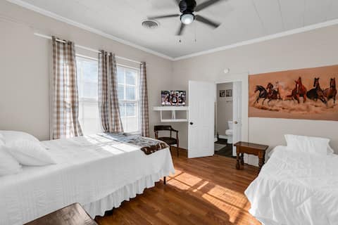 Barnyard Bash | Spacious Home