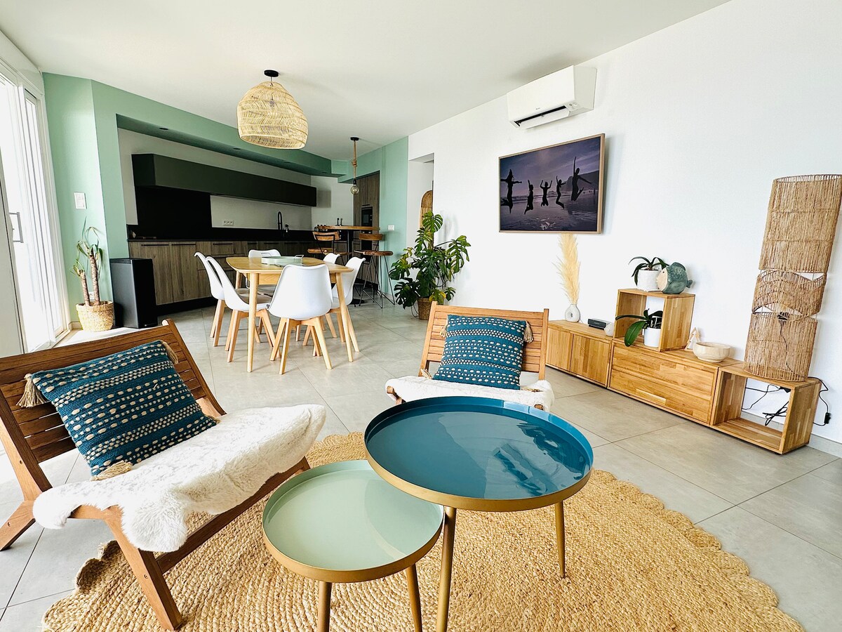 Top Airbnb: "Lanzaroch" F3, Sea View & Beach, Air-Conditioning, Garage & Park in Palavas Les Flots