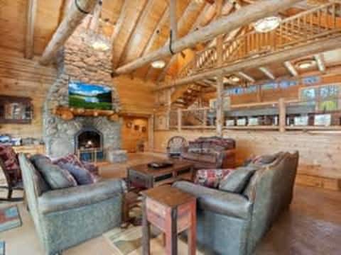 Private home with theater, dock & pontoon access!