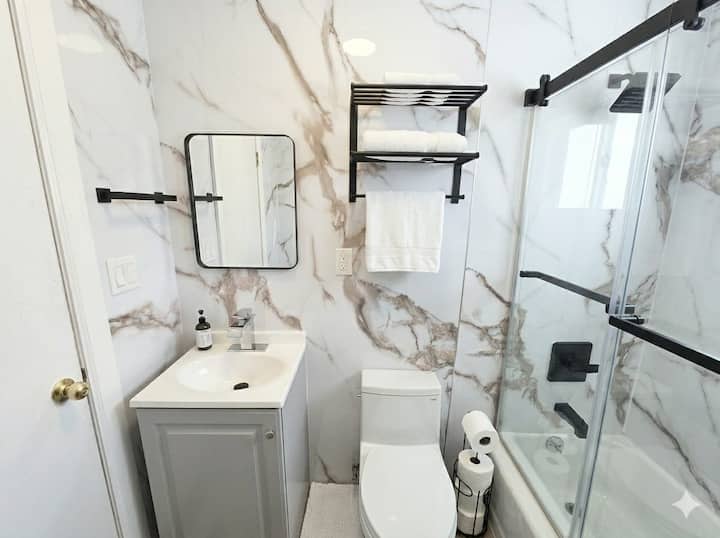 City Sanctuary: Bay Ridge Tranquil Studio - Long Island, NY