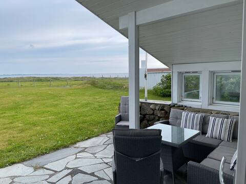 Beach Cottage with Sea View