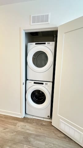 St.Lawrence Market 2bedroom2bed+1 sofabed 2Full WC gallery image 2