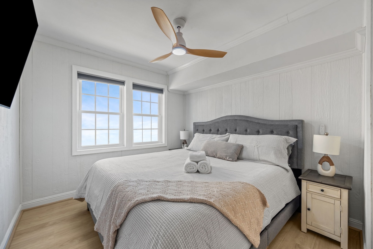 Jednotka B: 
Spálňa 2 s manželskou posteľou King a televízorom
Posteľná bielizeň k dispozícii!