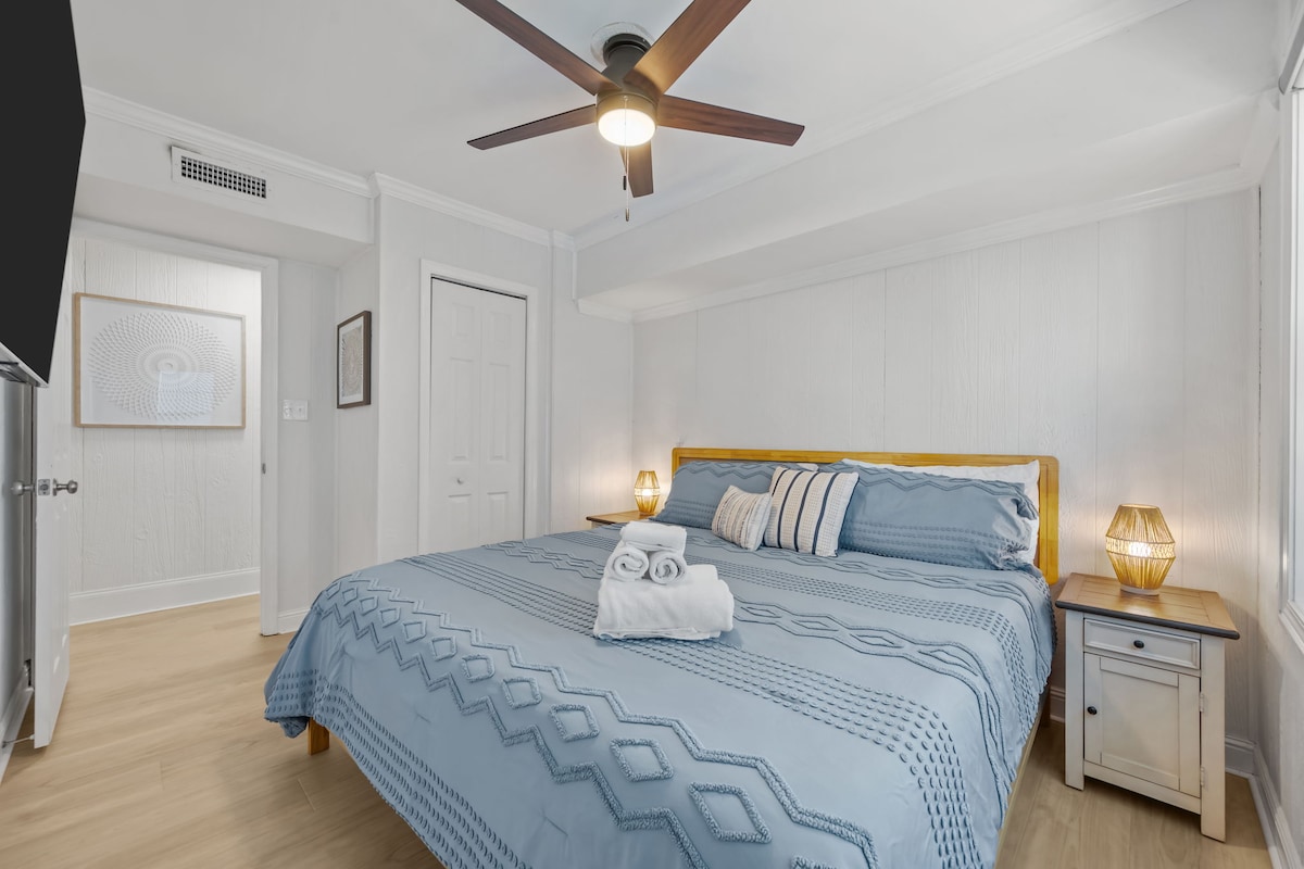 Jednotka A: 
Spálňa 2 s manželskou posteľou King a televízorom
Posteľná bielizeň k dispozícii!