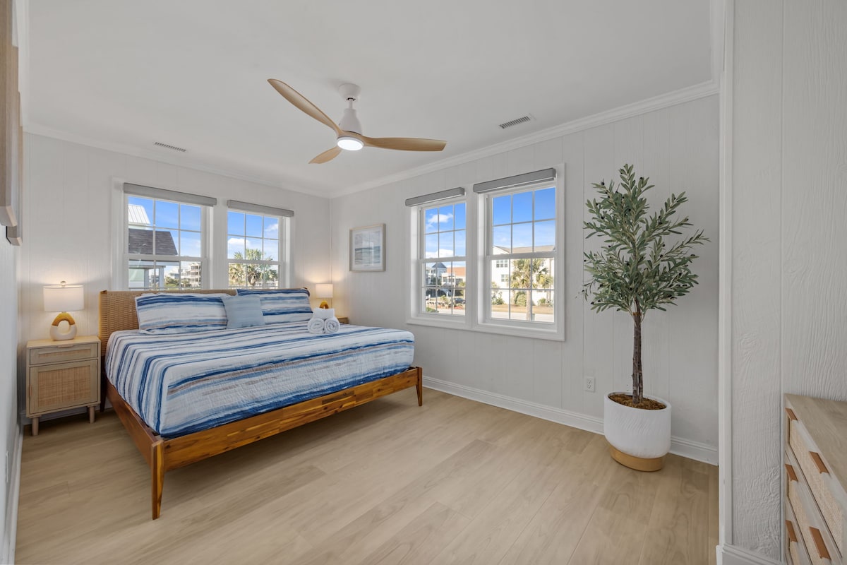 Jednotka A: 
Spálňa 3 s manželskou posteľou King 
Posteľná bielizeň k dispozícii!