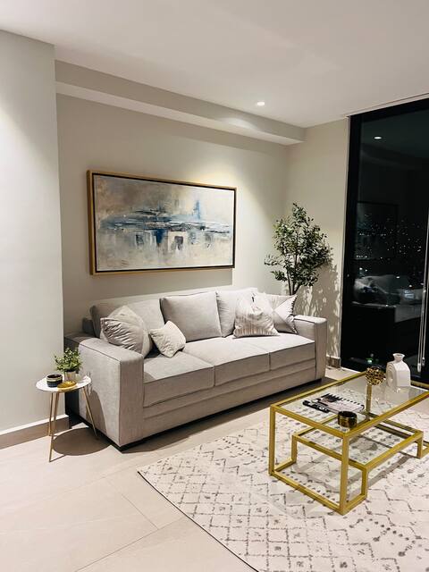 Exclusive 2BDR&2BA Arboleda: dining/shops/views