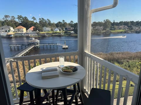 Spectacular Waterway View! 2BD/2Bth Large Balcony