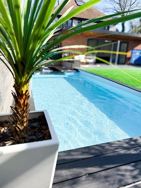 Stunning Home with Pool*Near Beach*Ferry Discount*