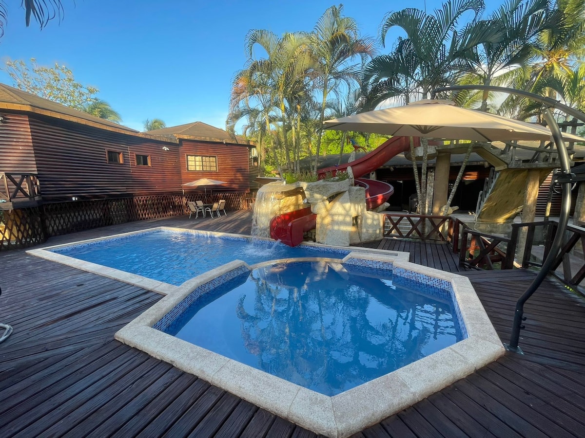 Beach house for 32 people — 7 bedroom vacation rental in Omoa