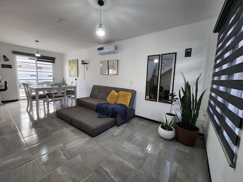 Top Airbnb: Comfortable, quiet and family-friendly home in NCG. en Chihuahua