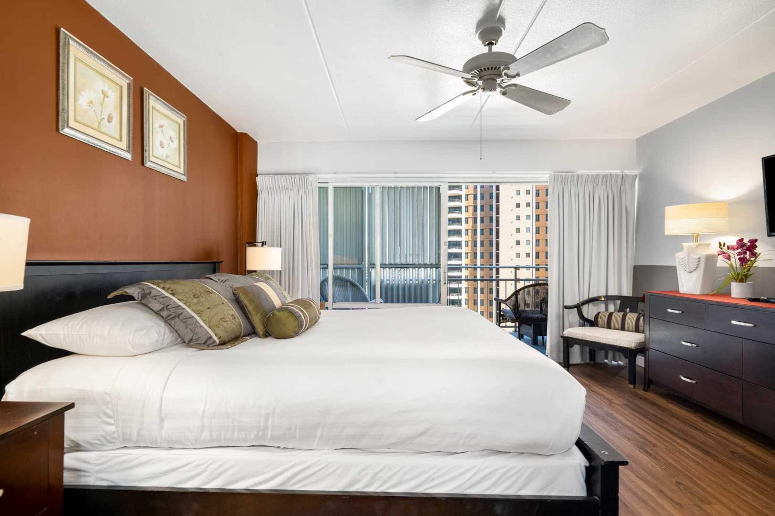 Ilikai Resort Ocean, Lagoon & Fireworks  2 Bedroom - Image 17