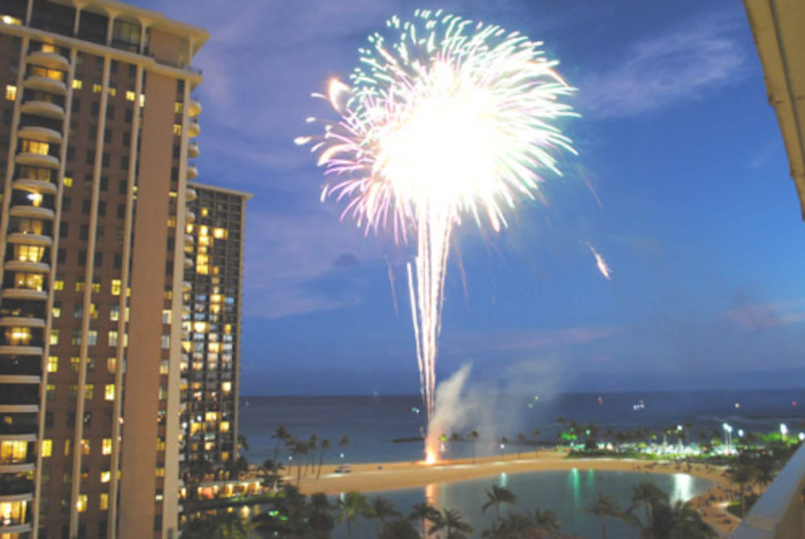Ilikai Resort Ocean, Lagoon & Fireworks  2 Bedroom - Image 30