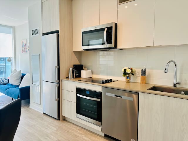 St.Lawrence Market 2bedroom2bed+1 sofabed 2Full WC gallery image 4