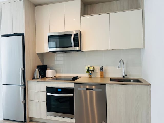 St.Lawrence Market 2bedroom2bed+1 sofabed 2Full WC gallery image 3