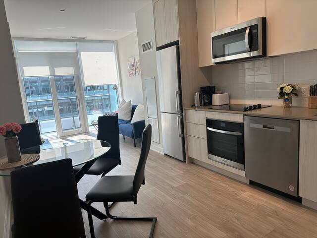 St.Lawrence Market 2bedroom2bed+1 sofabed 2Full WC gallery image 5