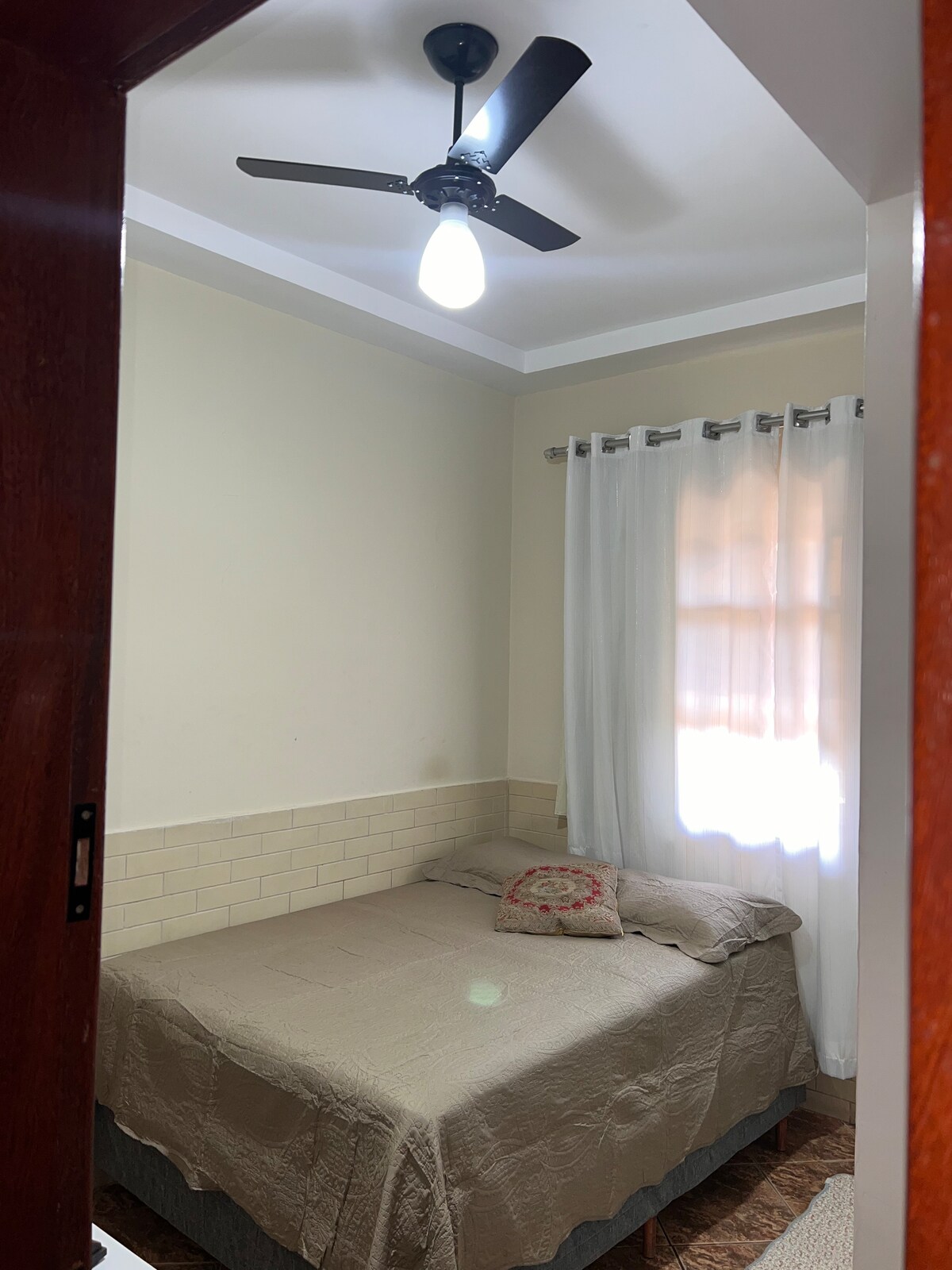 Cama box s taškovým pružinovým matracom.