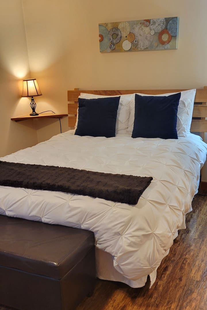 The Maple Room At The Farm - Lake Cowichan