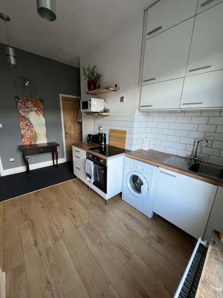 Halifax Gem (First Floor Apartment) 

Town Centre - Halifax