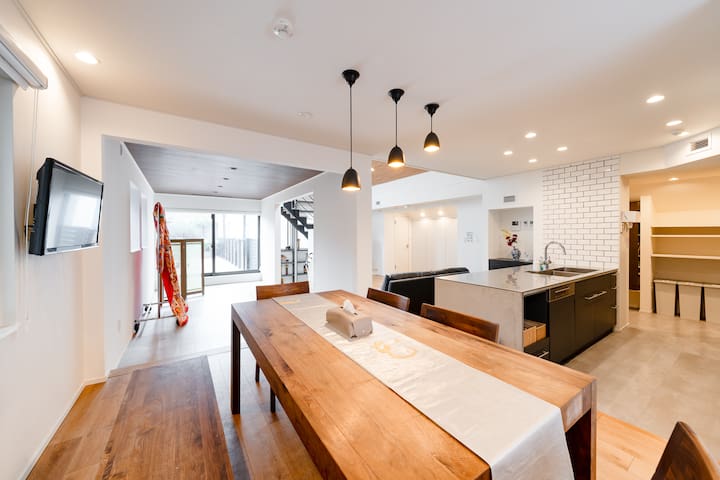 最大15名｜5ベッドルーム｜渋谷スクランブルまで徒歩圏内｜大きな駐車場付き｜豪華な貸切一軒家