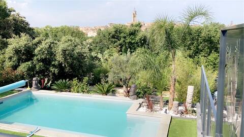 Villa surrounded by greenery, jacuzzi, pool, 8 p