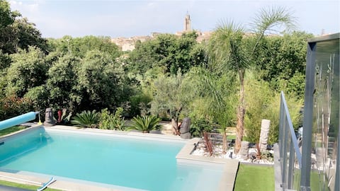 Villa surrounded by greenery, jacuzzi, pool, 8 p