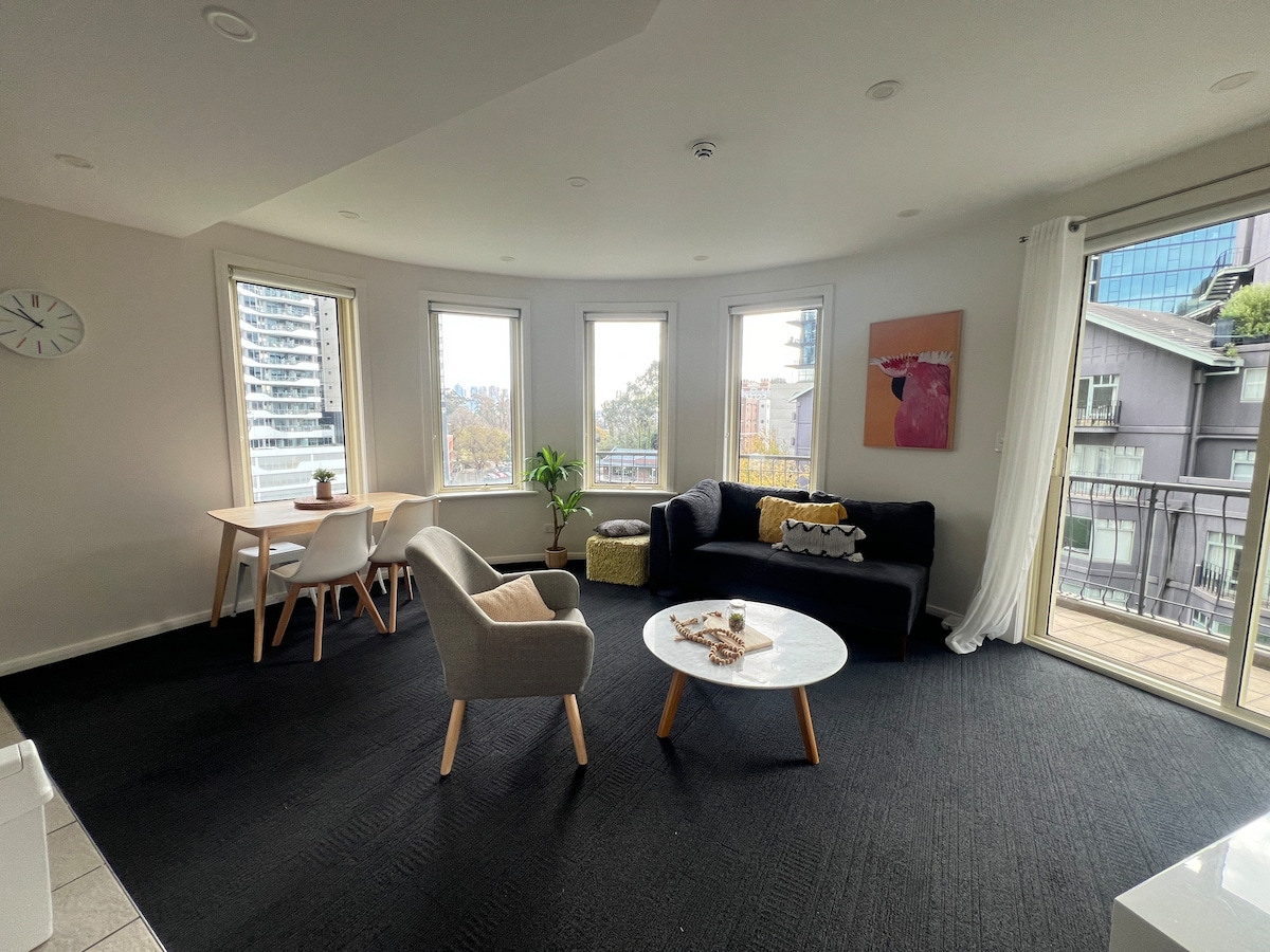 Successful Airbnb property: Beautiful 2BD South Yarra Apartment in South Yarra