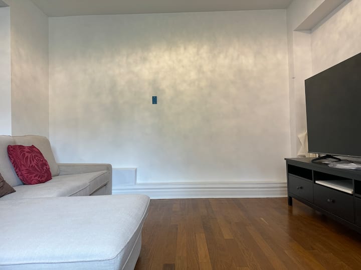 Homey, 4 Brs, 2 Baths, Central Ac, Parking, Patio - Montreal