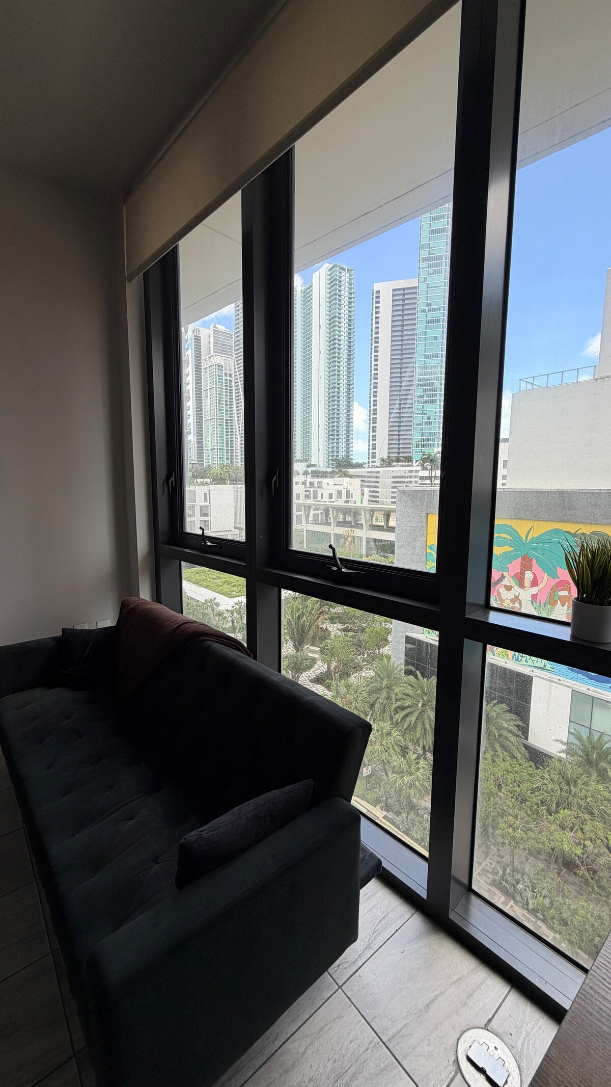Top Airbnb: Luxury Downtown Apartment in Parkwest